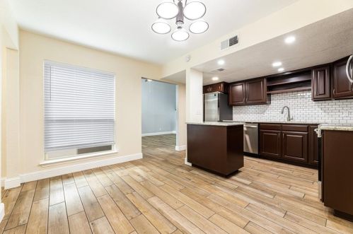 219 Rochelle Rd, Irving TX  75062-5706 exterior
