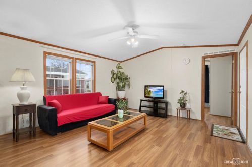 302 James Dr, Hanover Park, IL 60103-9573