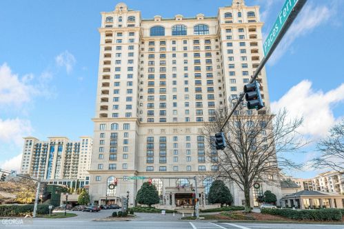 3180 Mathieson Dr, Atlanta GA  30305-1823 exterior