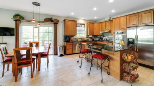 2 Setting Sun Dr, Hackettstown, NJ 07840-5689