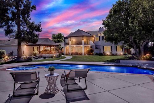 1156 Sugarbush Dr, Vista, CA 92084-6604