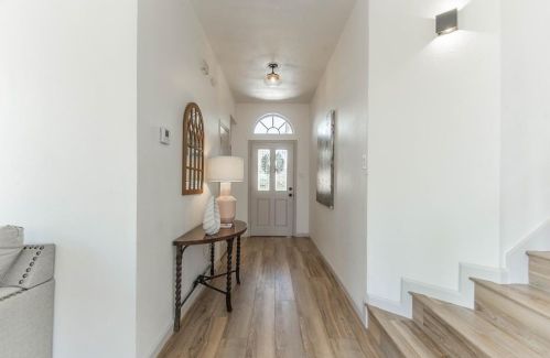 400 Holly Tree Ct, Irving, TX 75063-6779