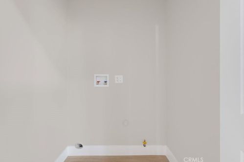 14942 Camarillo St, Van Nuys CA  91403-2004 exterior