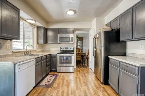 1060 Naples Way, Aurora CO 80017-3170 exterior