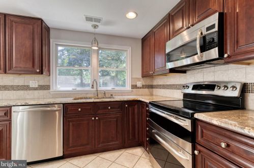6645 Windsor Ct, Columbia, MD 21044-4147