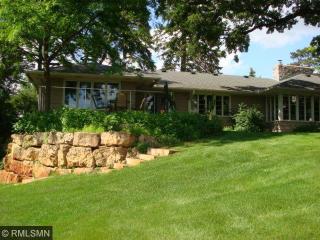 3015 Overlook Dr, Minneapolis MN  55431-3820 exterior