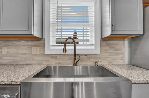 180 3rd St, Hanover PA  17331-2325 exterior