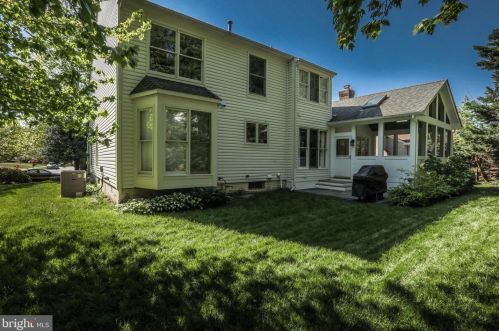 1476 Powells Tavern Pl, Herndon VA  20170-2880 exterior