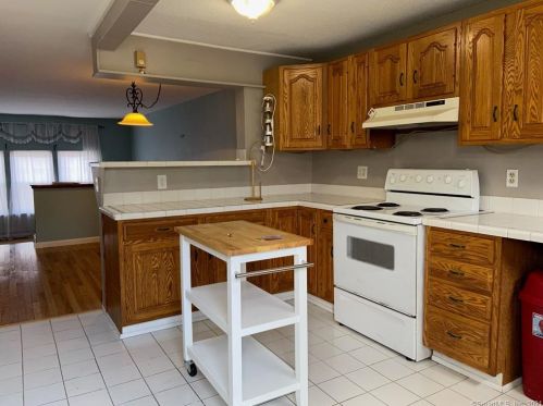 110 Rising Trail Dr, Middletown, CT 06457-1671