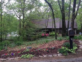 548 Leafwood Dr, Hixson, TN 37343-3842