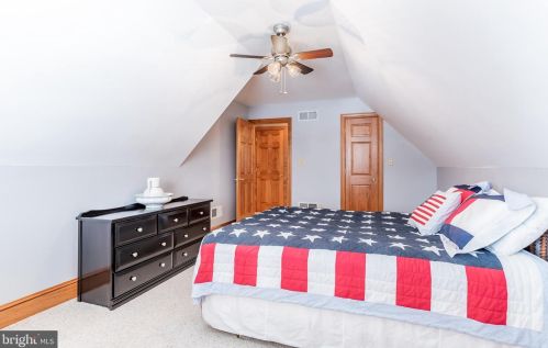 5 Linden Dr, Carlisle PA 17015-6906 exterior