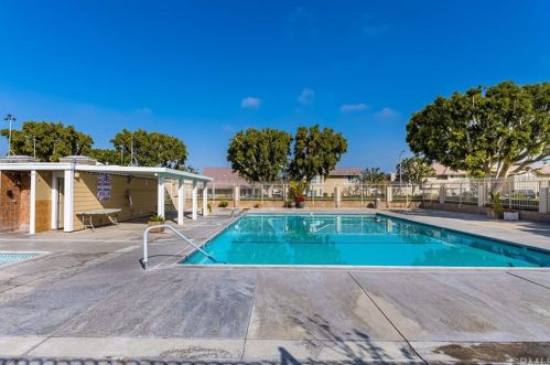 53 Oval Rd, Irvine CA  92604-2459 exterior