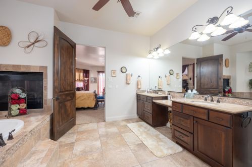 90 Brokenstone Trl, Kayenta UT 84738-6575 exterior