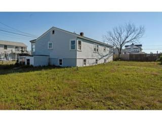 4 New Hampshire St, Seabrook, NH 03874-4917