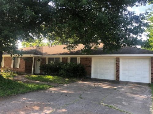 148 Royal Ln, Commerce, TX 75428-3834