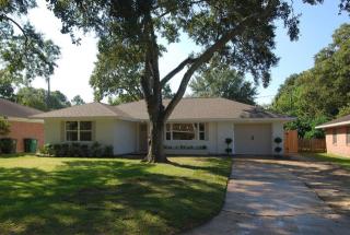 2107 Hewitt Dr, Houston TX  77018-4035 exterior