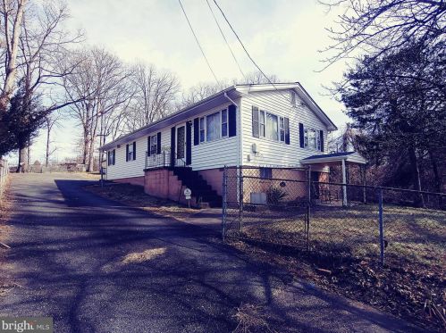 19005 Queen Dr, Triangle, VA 22172-2120