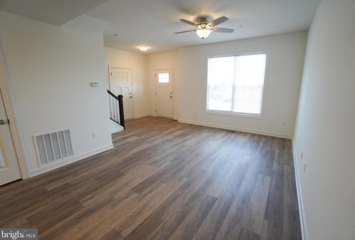 20 Parkview Dr, Carlisle, PA 17013-2208