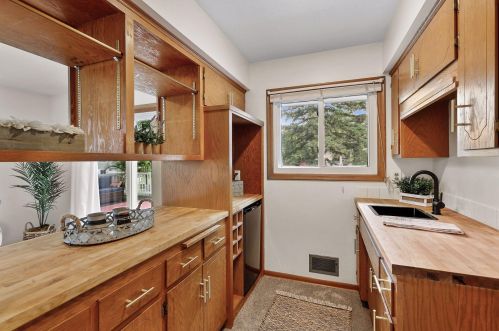 208 Colleen Ave, Saint Paul MN  55126-6252 exterior