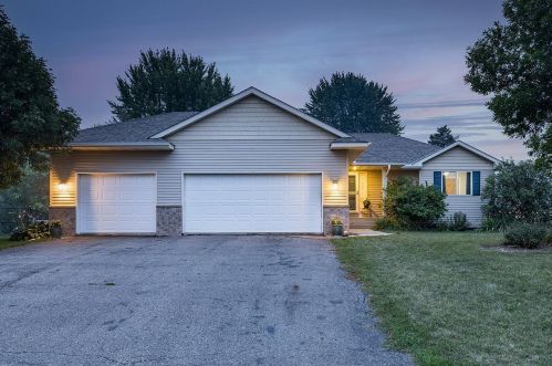 1108 Apple Cir, Mayer, MN 55360-8544