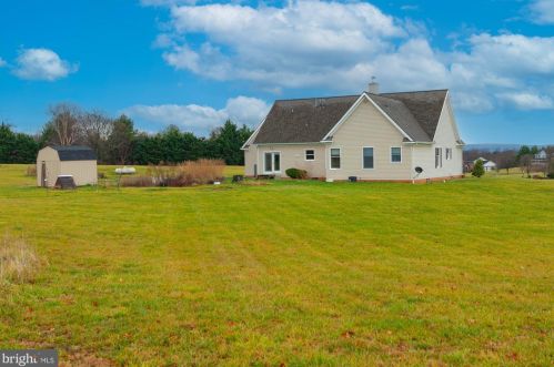 410 Wood End Ct, Charles Town WV  25414-5294 exterior