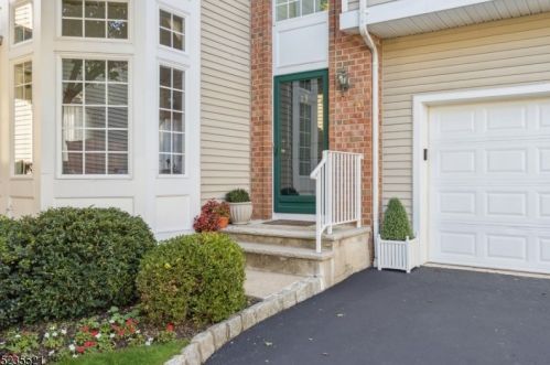 13 Schindler Ct, Chatham Township, NJ 07928-1908