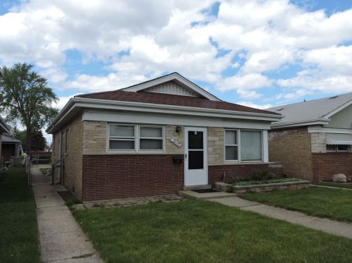 7012 Pershing Rd, Forest View, IL 60402-3938