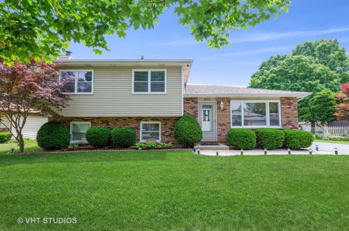 655 Renee Dr, South Elgin, IL 60177-1039