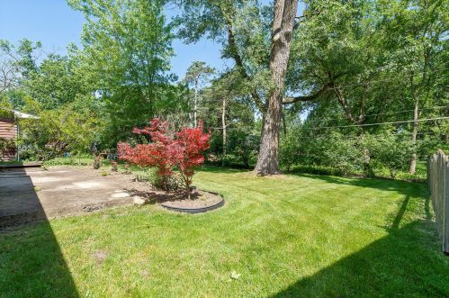 442 Naperville Rd, Willowbrook IL  60514-1021 exterior