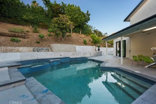 2434 Delisle Ct, Glendale CA  91208-2210 exterior