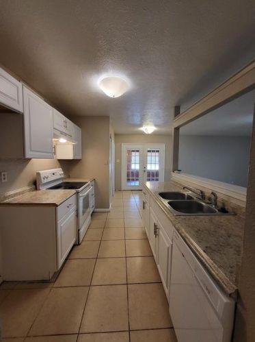 2605 Castanada Cir, Fort Worth TX  76112-6122 exterior