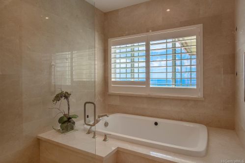 445 Maono Loop, Honolulu HI  96821-2526 exterior