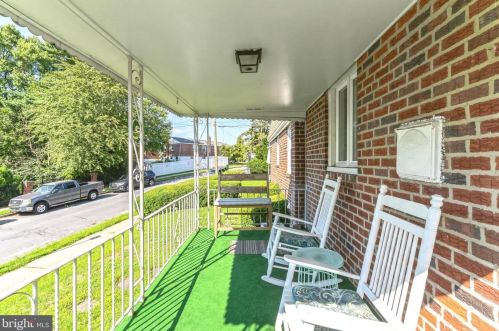 7002 Henry Ave, Philadelphia PA  19128-1524 exterior