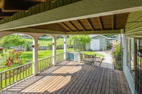 3 Swan Cir, Lemont IL  60440-1237 exterior