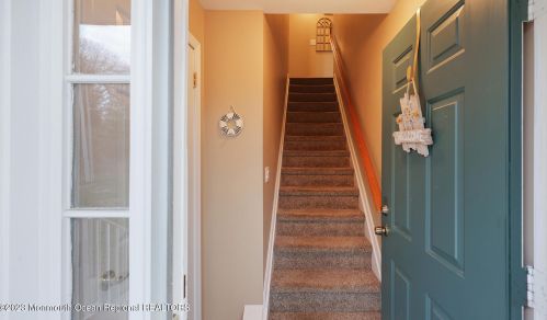 14 Lincoln Ct, Tinton Falls, NJ 07712-3178