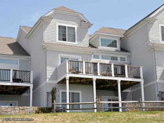 281 Village Rd, Tiverton, RI 02878-4264
