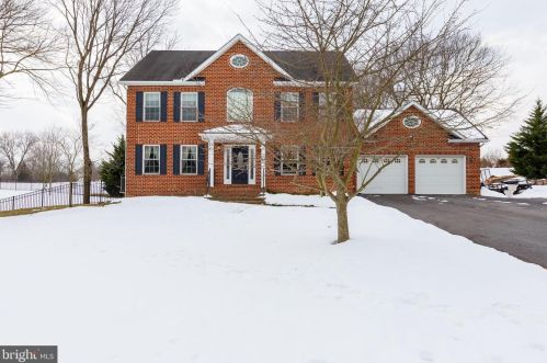 219 Cunningham Dr, Falling Waters, WV 25419-7634
