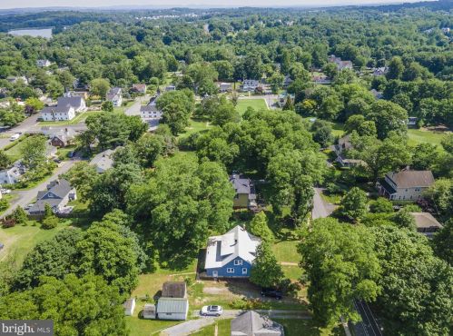 13 Locust St, Round Hill, VA 20141-2481