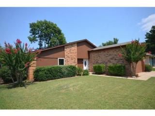 2005 Oakhollow Dr, Norman, OK 73071-1207