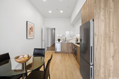 2418 20th Ave, San Francisco, CA 94116-2406