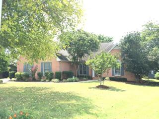 1907 Hixon Ct, Murfreesboro, TN 37129-1037