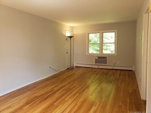 22 Pilgrim Trl, Woodbury, CT 06798-2040
