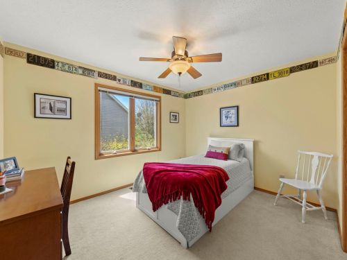 1315 Yorkshire Dr, Sycamore IL  60178-3236 exterior