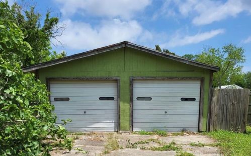 541 Stilwell Blvd, Port Arthur TX  77640-6044 exterior