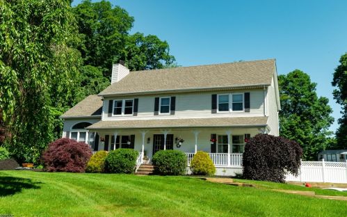 9 Crestwood Ct, Hackettstown, NJ 07840-4802