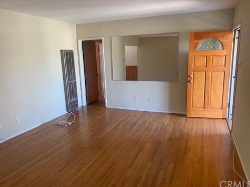 11649 Cedar Ave, Hawthorne, CA 90250-2418