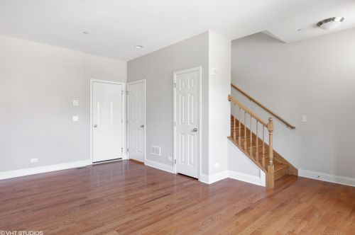 8642 Narragansett Ave, Morton Grove, IL 60053-2846