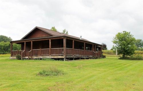 1816 250 St, Denver IA  50622-1060 exterior