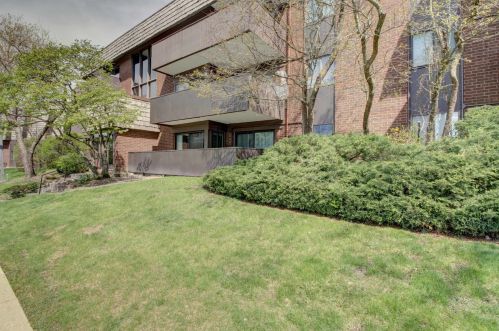 548 Timber Ridge Dr, Carol Stream, IL 60188-2876