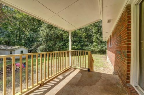2708 Lakeview Dr, Conyers GA  30094-4944 exterior